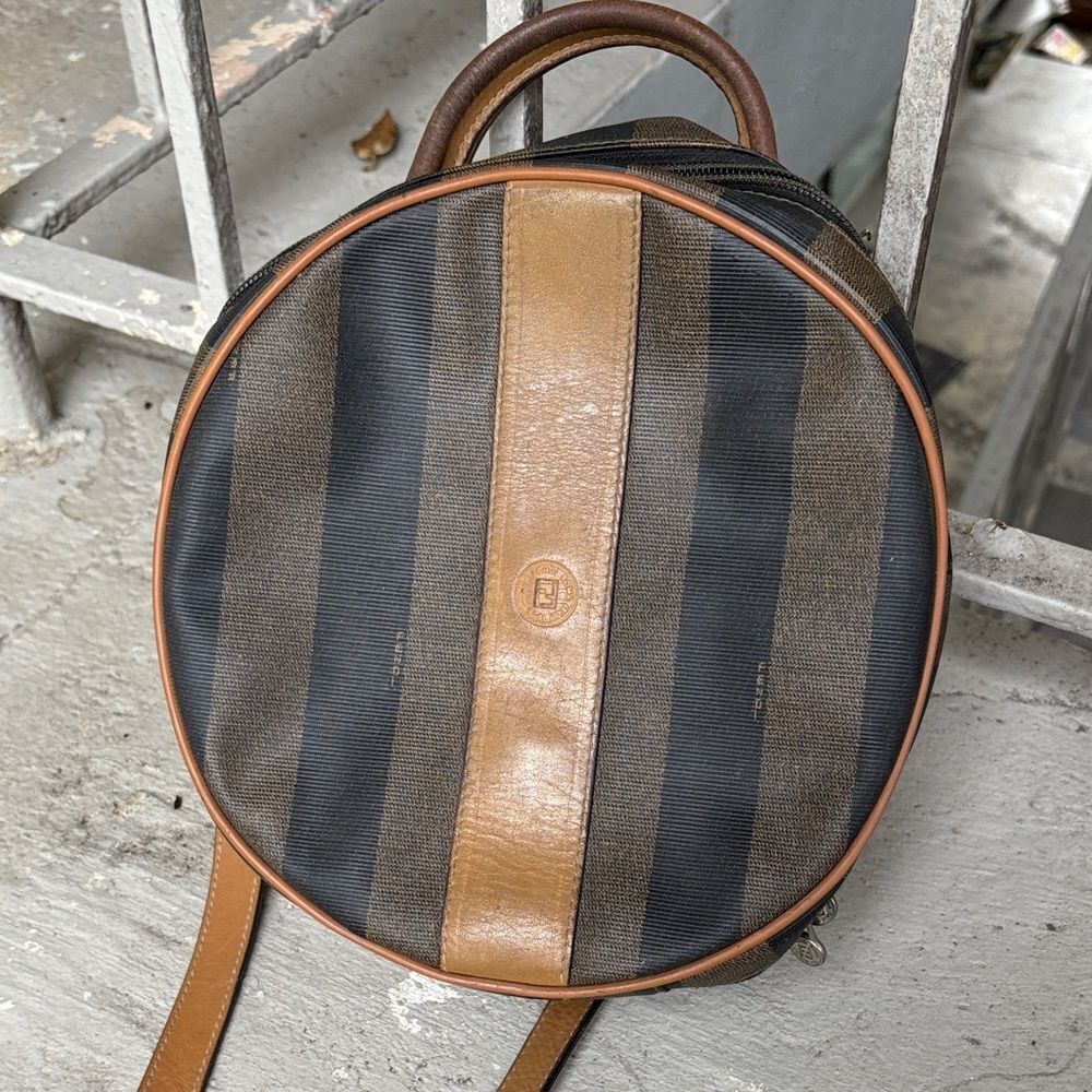 Vintage Fendi penguin round bag